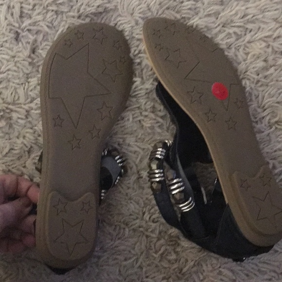 Never Worn Size 8 sandals. Too small for my feet - Picture 3 of 4